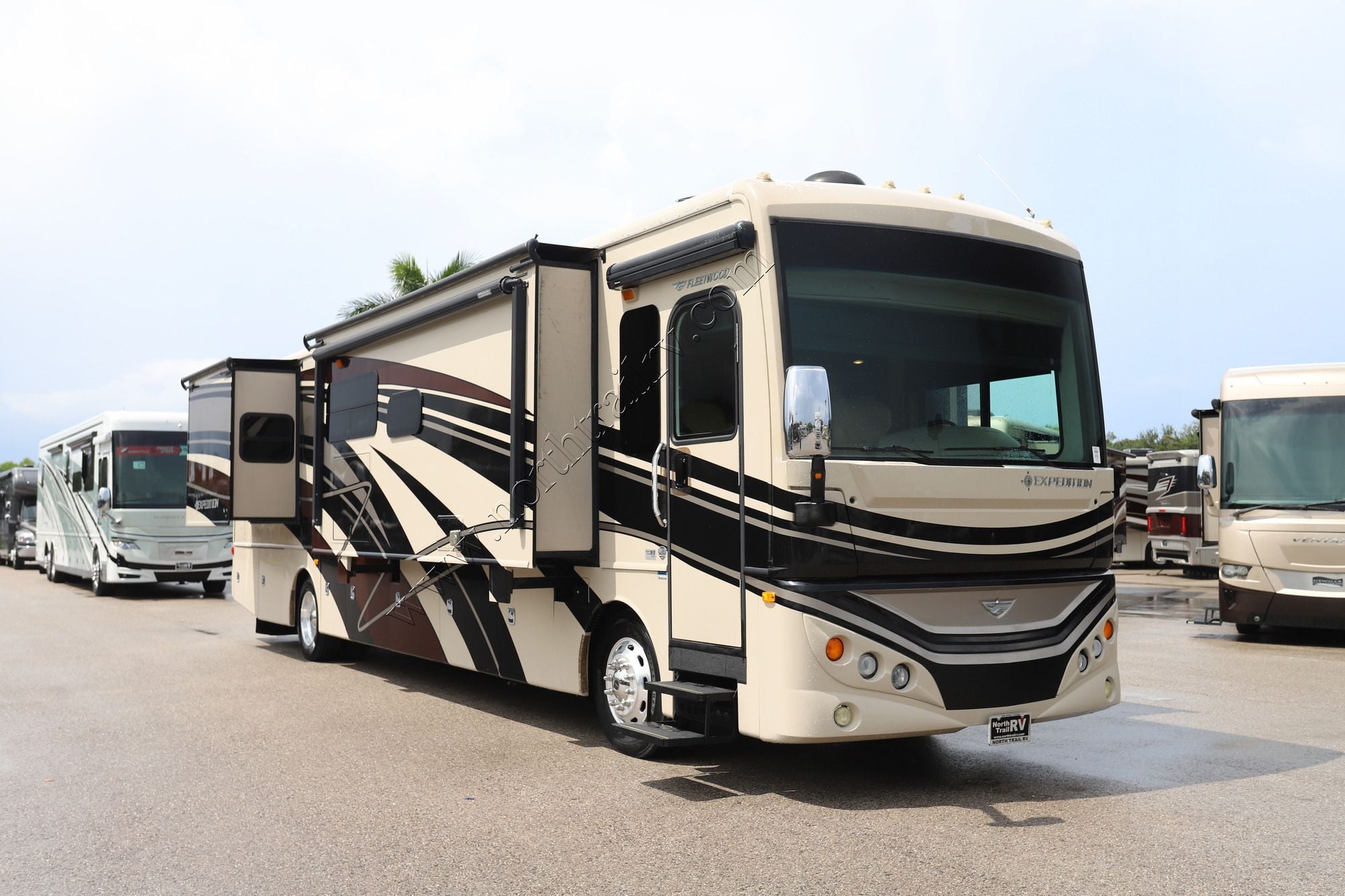 Used 2016 Fleetwood Expedition 40X Class A  For Sale