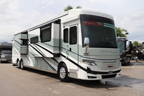 2027 Newmar Mountain Aire 4551