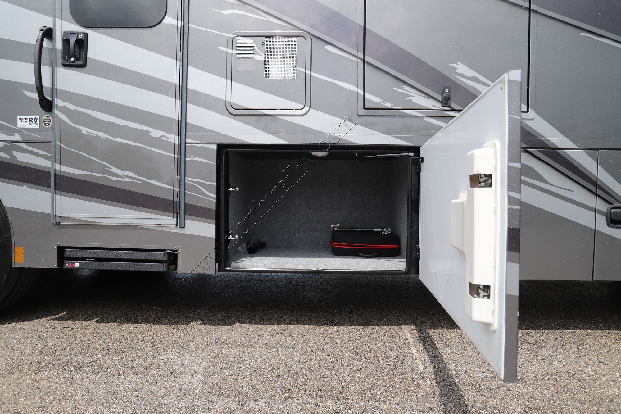 Used 2022 Renegade Rv Valencia 35MB Super C  For Sale