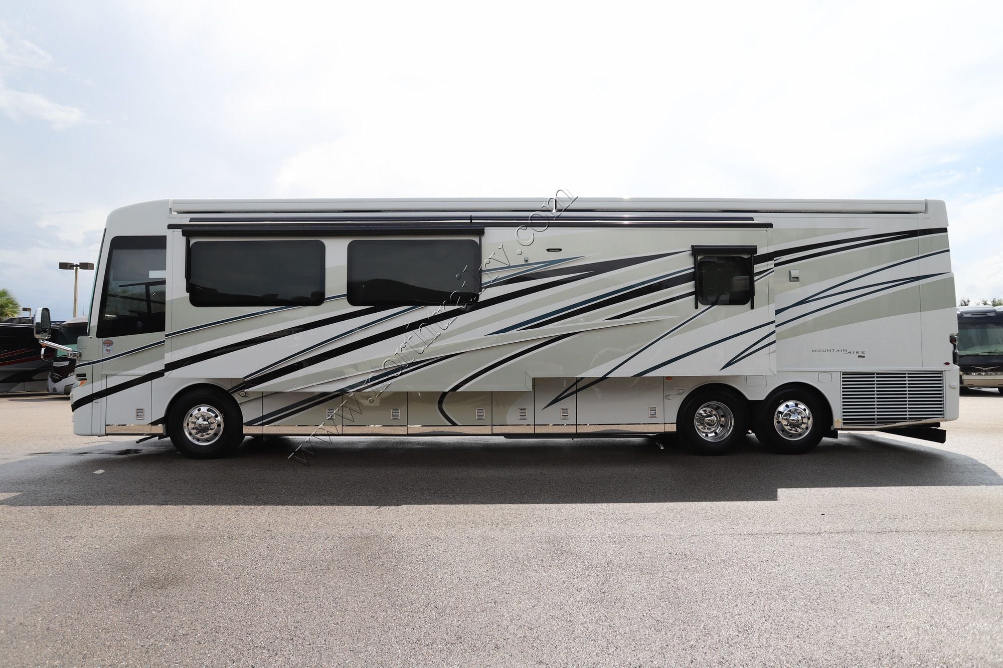 New 2027 Newmar Mountain Aire 4551 Class A  For Sale