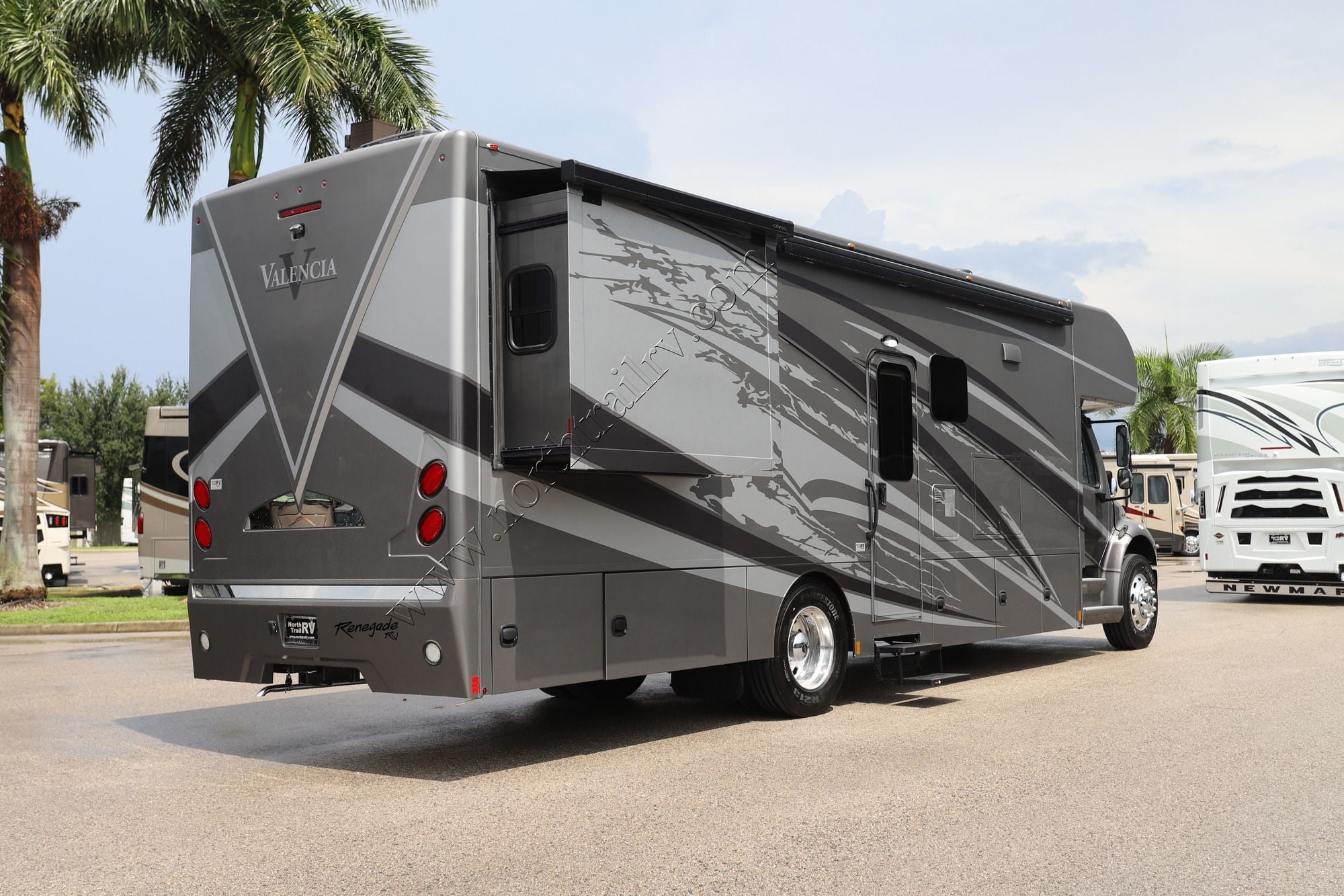 Used 2022 Renegade Rv Valencia 35MB Super C  For Sale