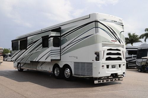 2027 Newmar Mountain Aire 4551