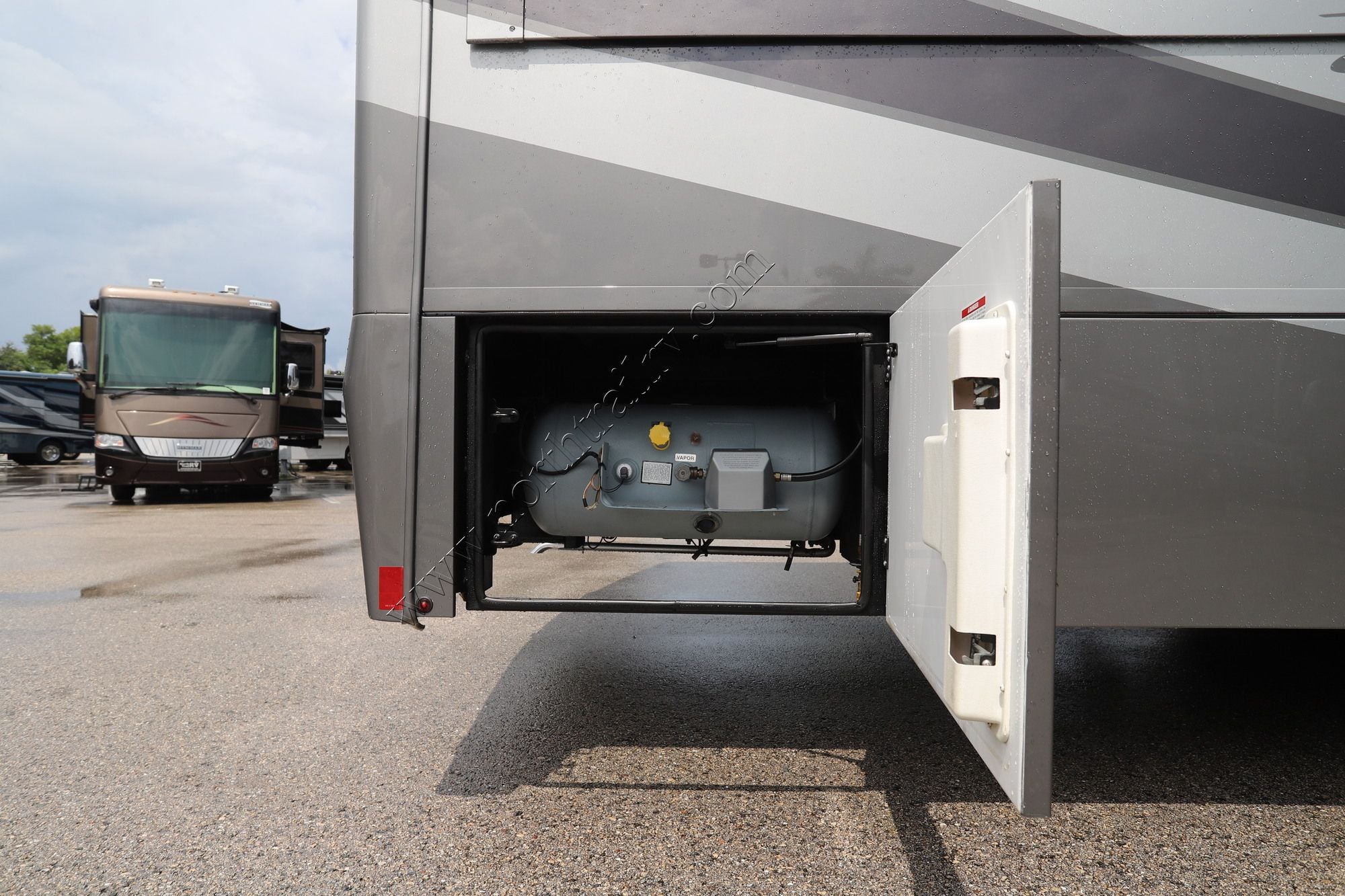 Used 2022 Renegade Rv Valencia 35MB Super C  For Sale