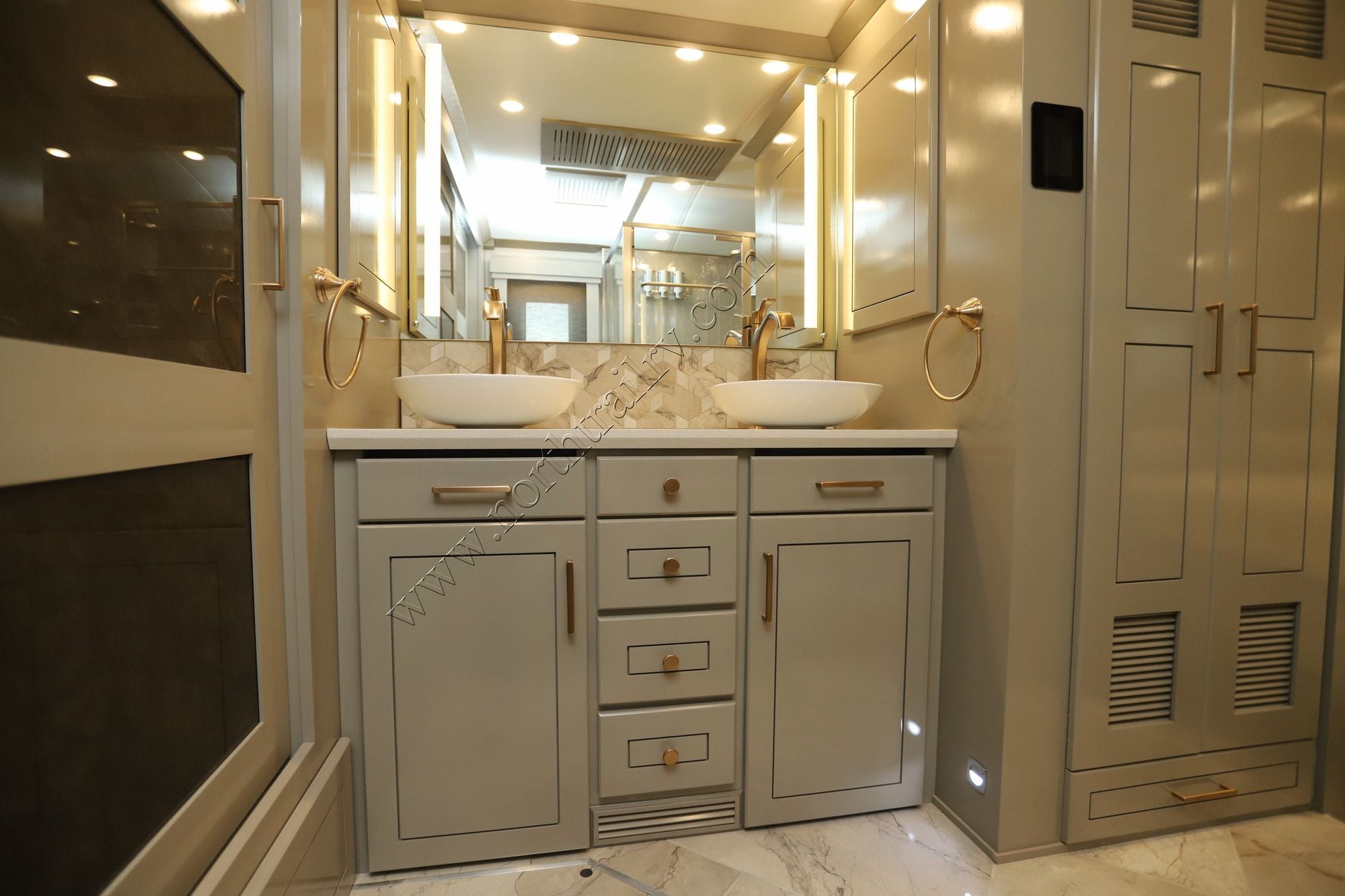 New 2027 Newmar Essex 4551 Class A  For Sale
