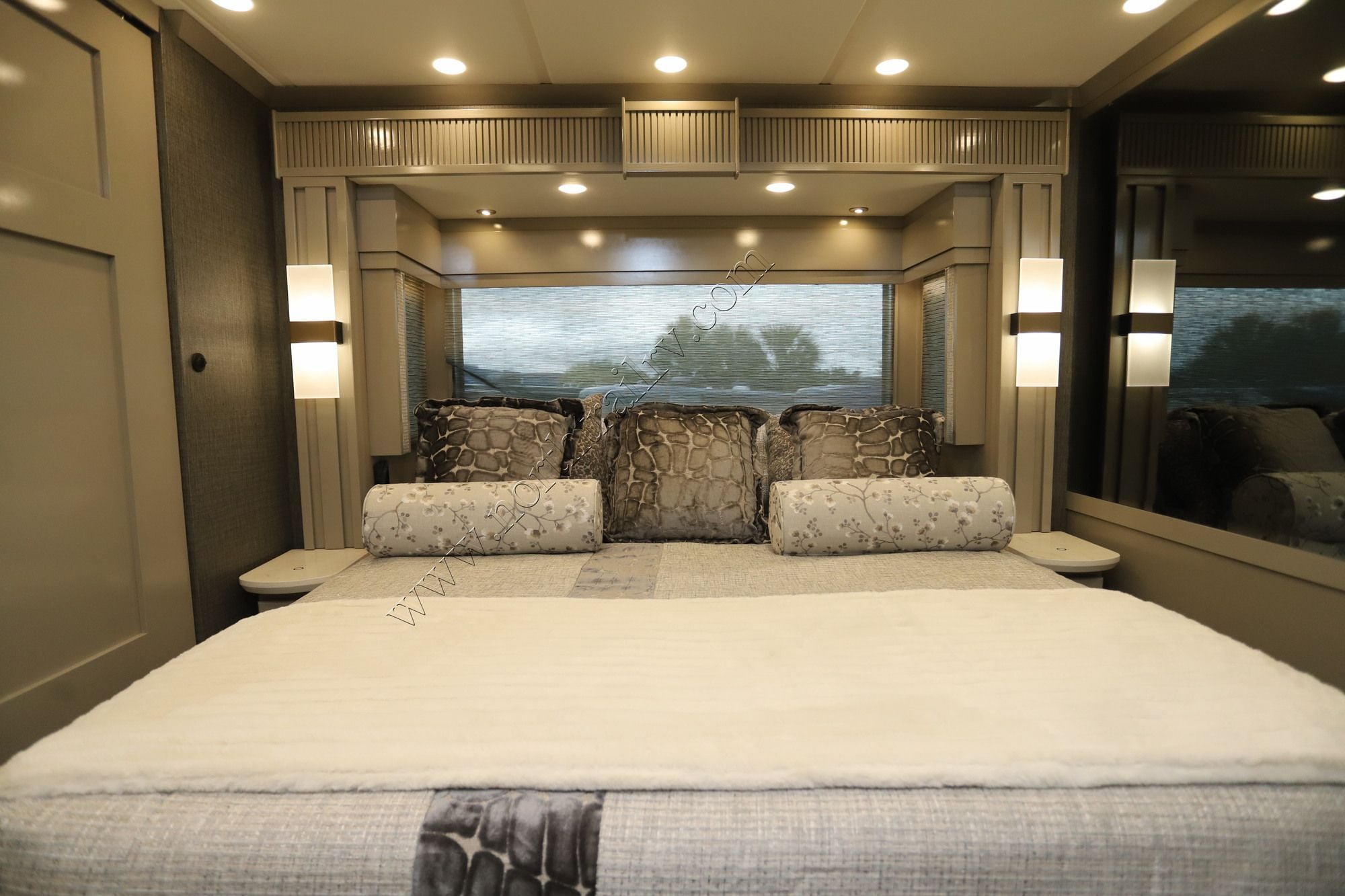 New 2027 Newmar Essex 4551 Class A  For Sale