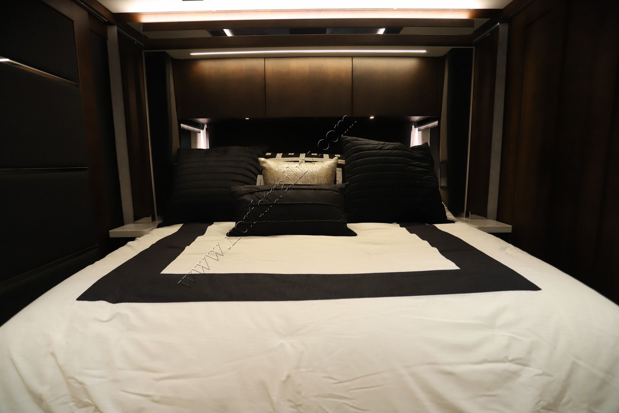 New 2027 Tiffin Motor Homes Zephyr 45PZ Class A  For Sale