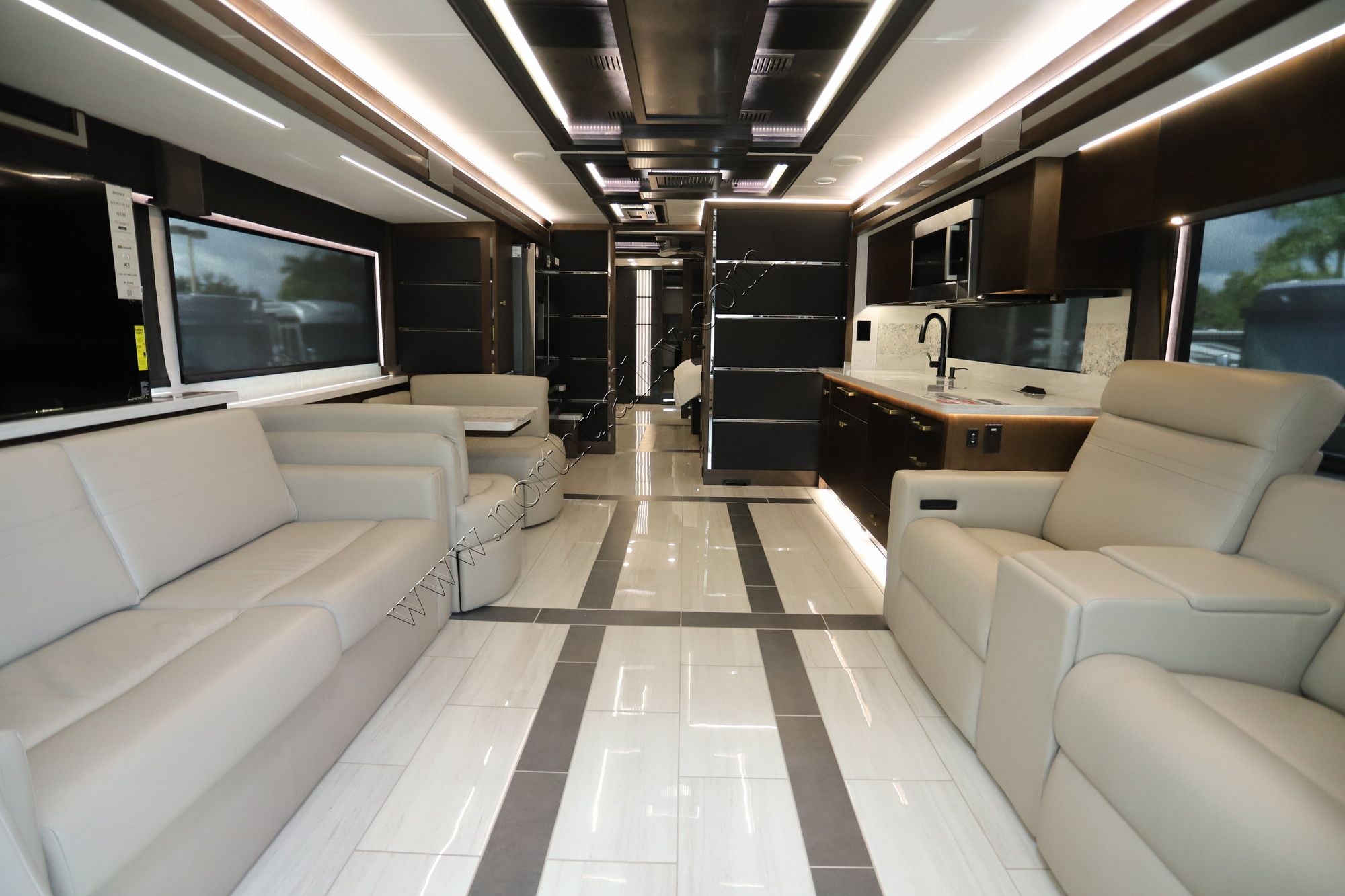 New 2027 Tiffin Motor Homes Zephyr 45PZ Class A  For Sale