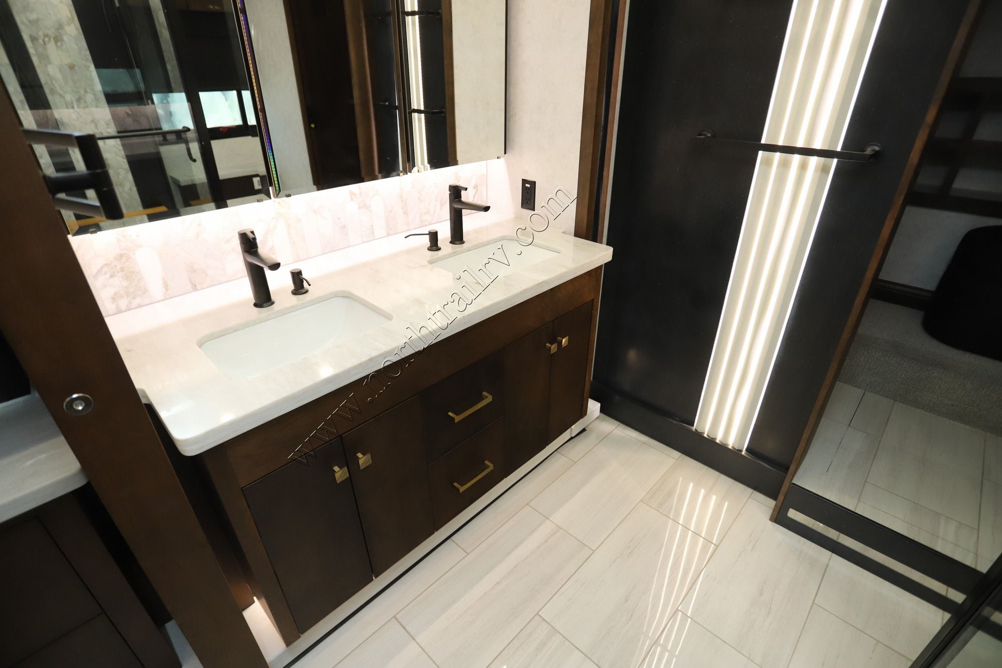 New 2027 Tiffin Motor Homes Zephyr 45PZ Class A  For Sale