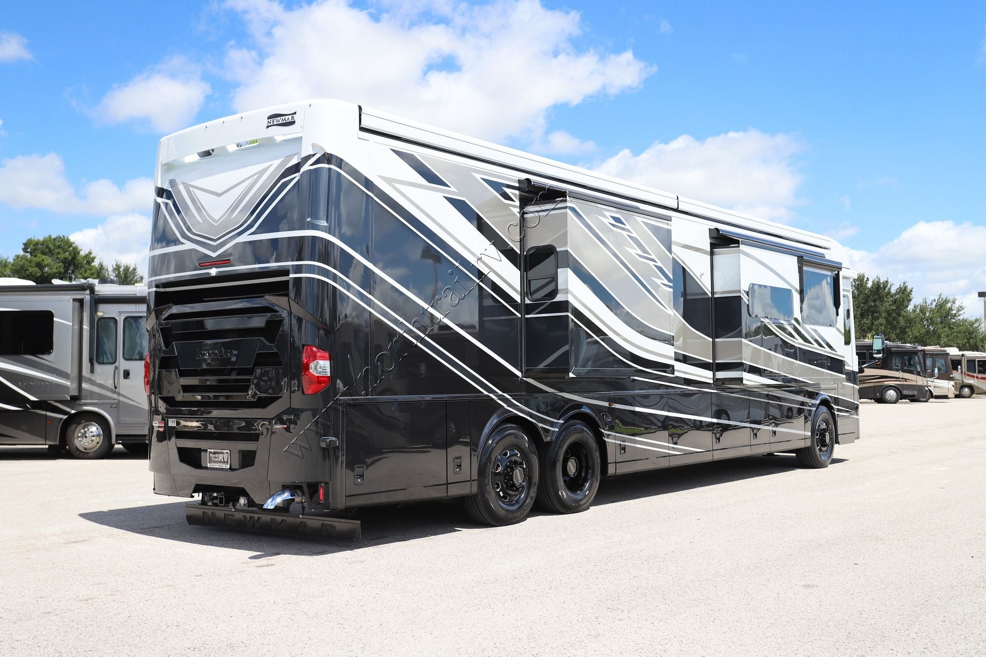 New 2027 Newmar London Aire 4595 Class A  For Sale