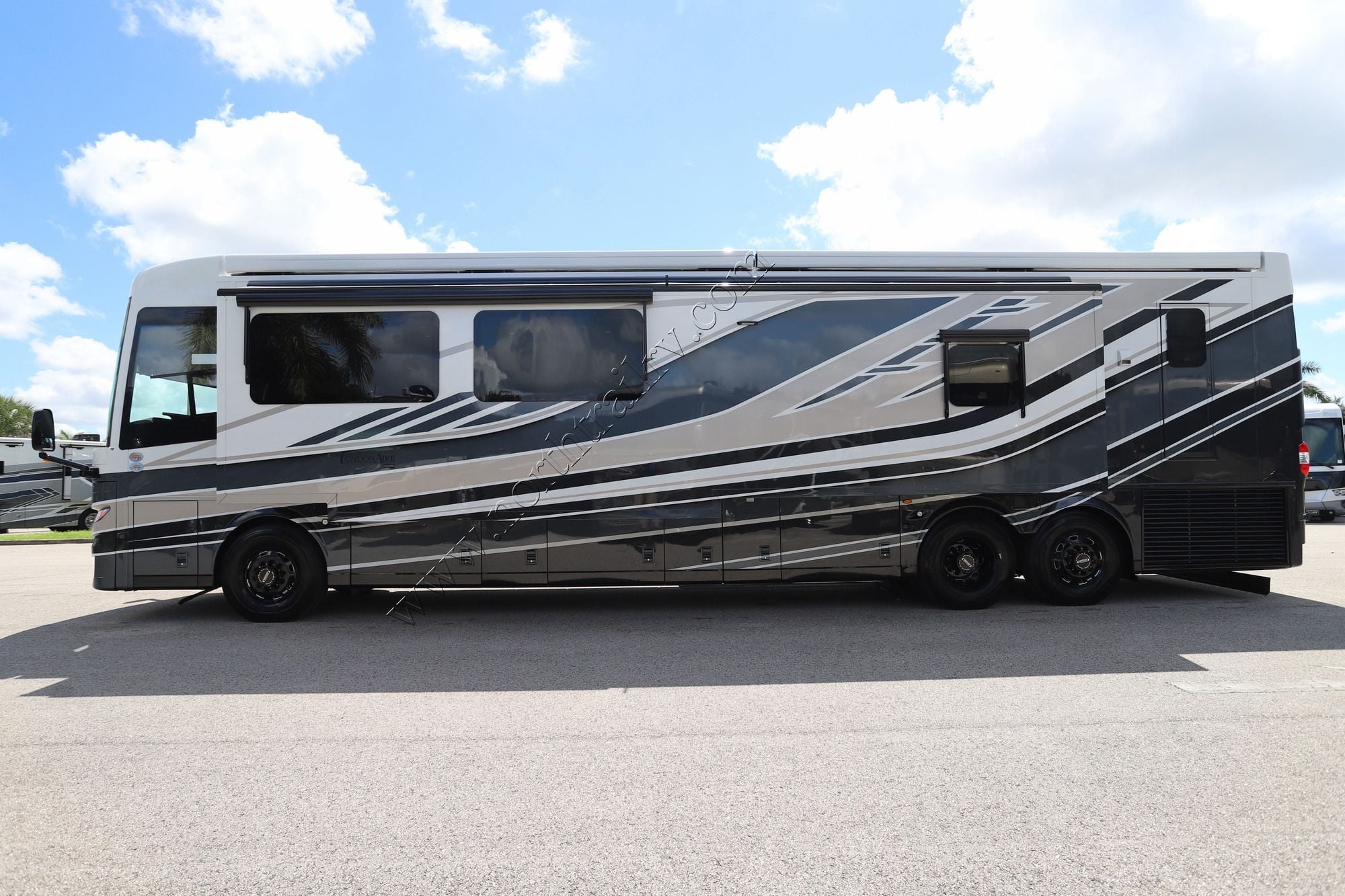 New 2027 Newmar London Aire 4595 Class A  For Sale