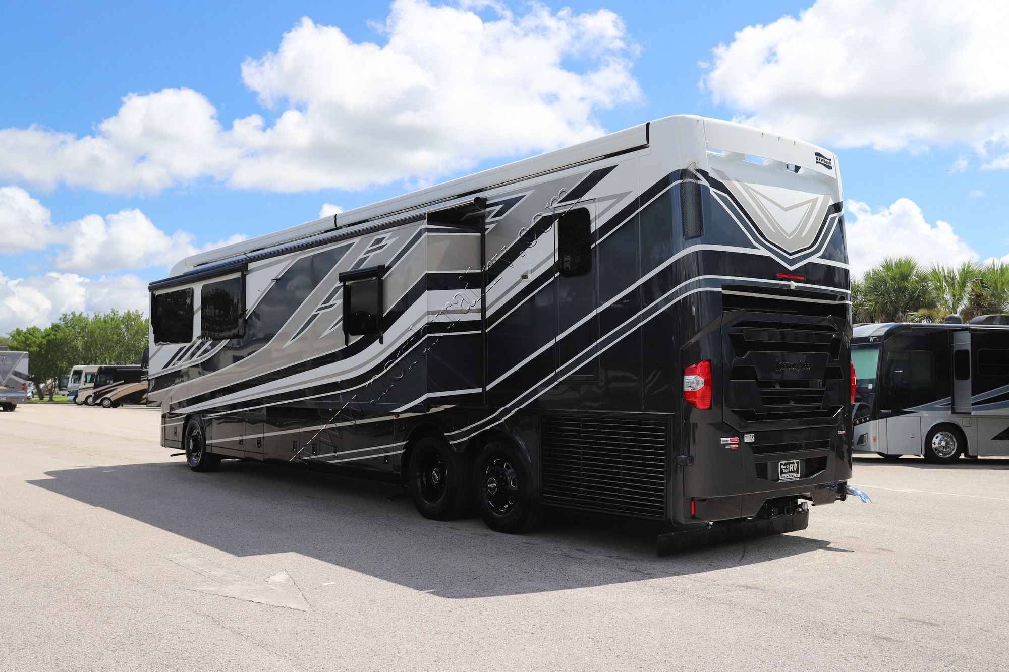 New 2027 Newmar London Aire 4595 Class A  For Sale