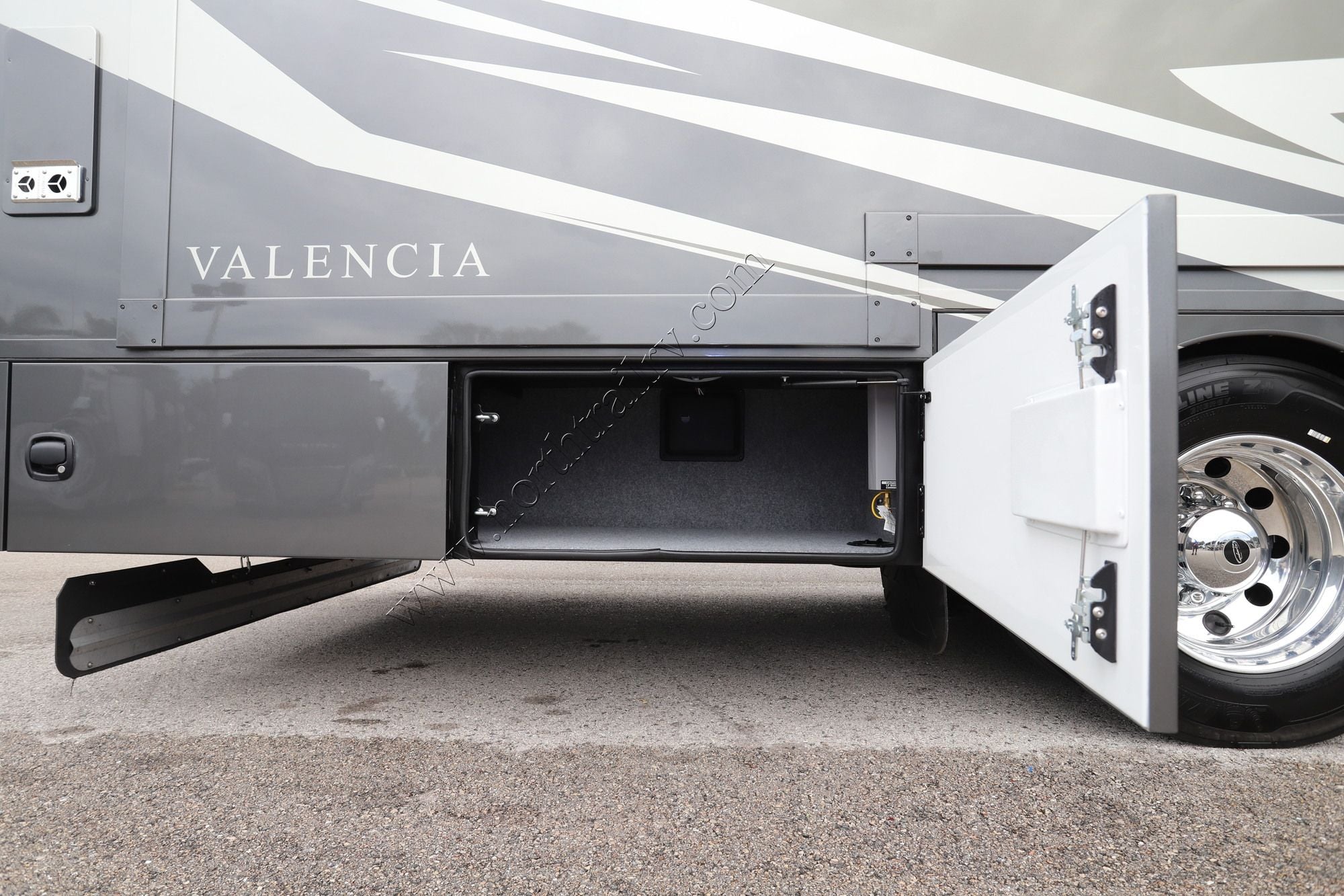 New 2027 Renegade Rv Valencia 39FW Super C  For Sale