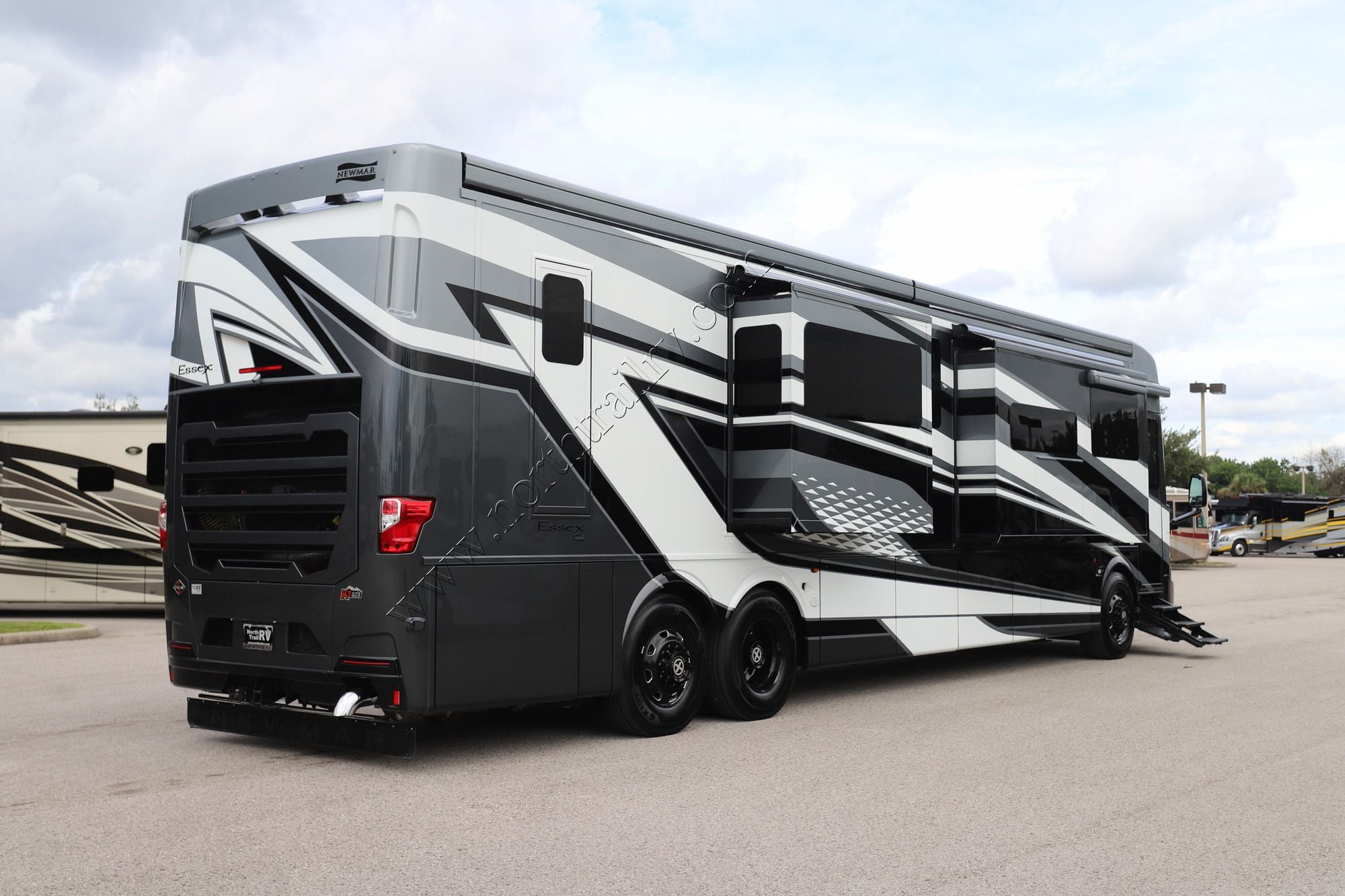 New 2027 Newmar Essex 4551 Class A  For Sale