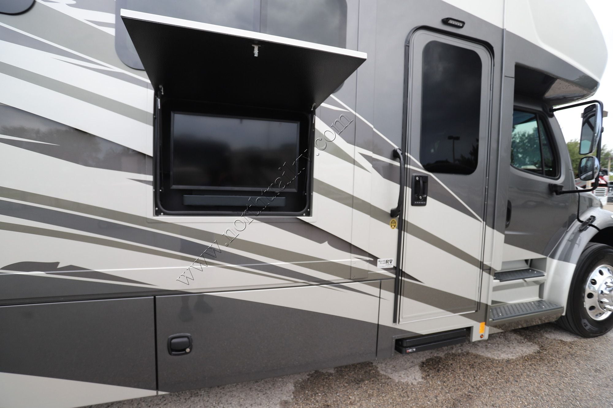 New 2027 Renegade Rv Valencia 39FW Super C  For Sale