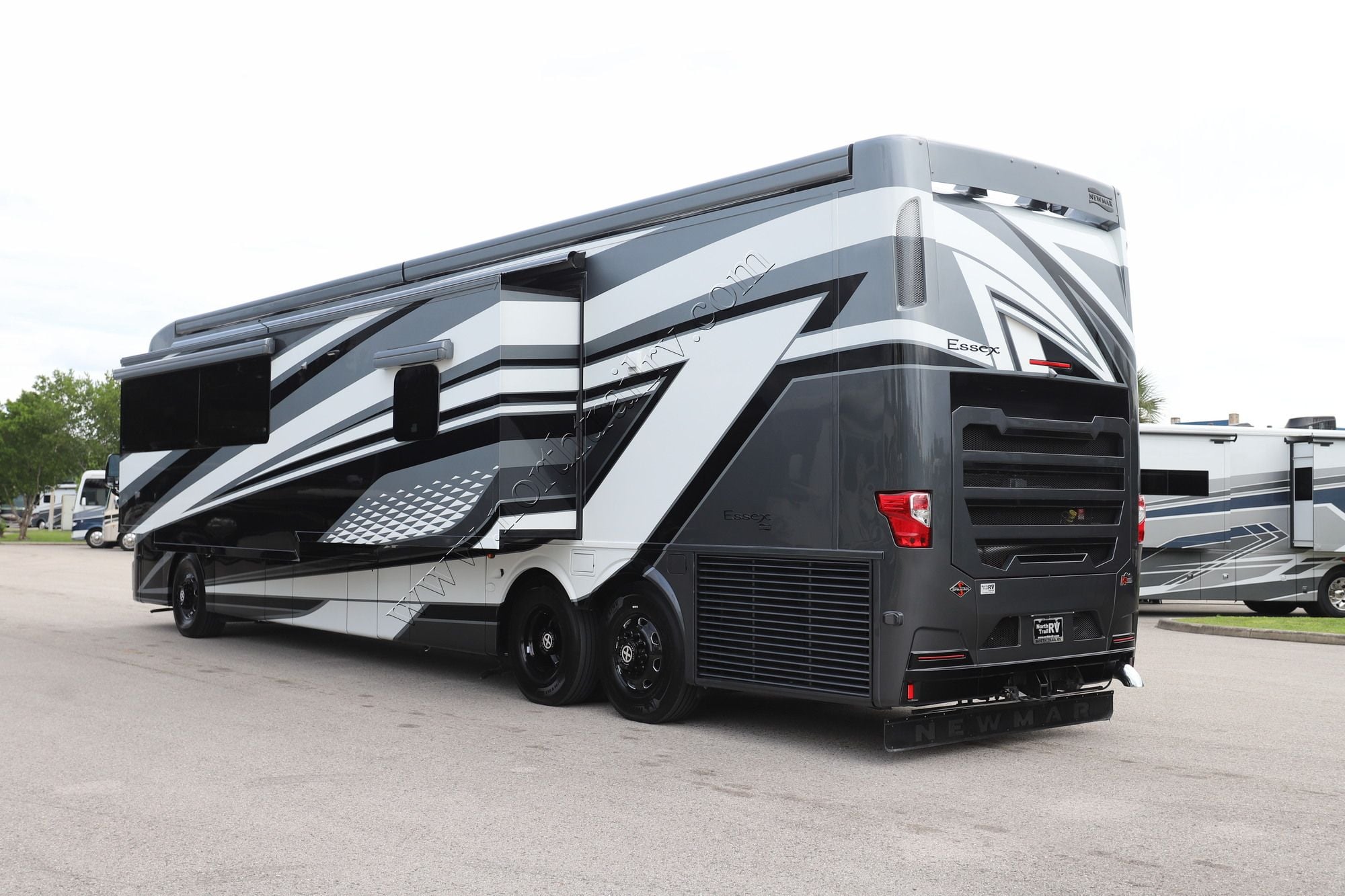 New 2027 Newmar Essex 4551 Class A  For Sale