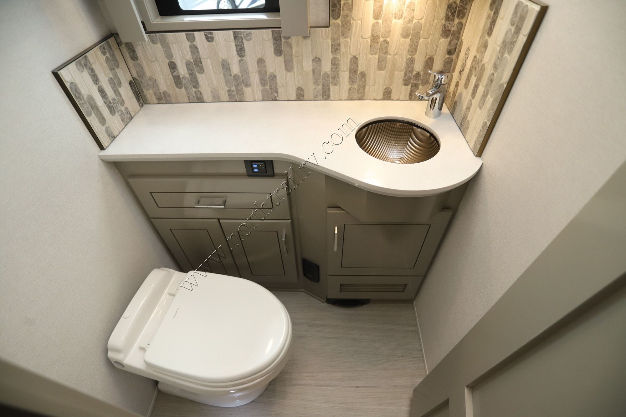 New 2027 Newmar Essex 4551 Class A  For Sale
