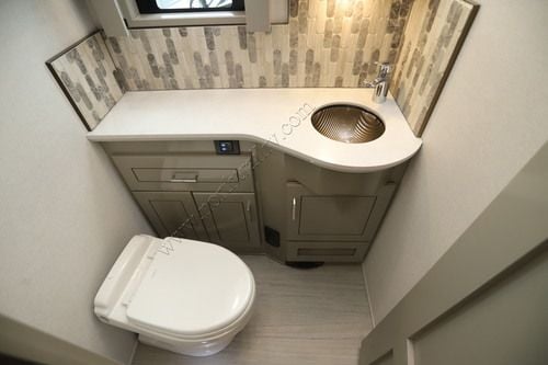 2027 Newmar Essex 4551