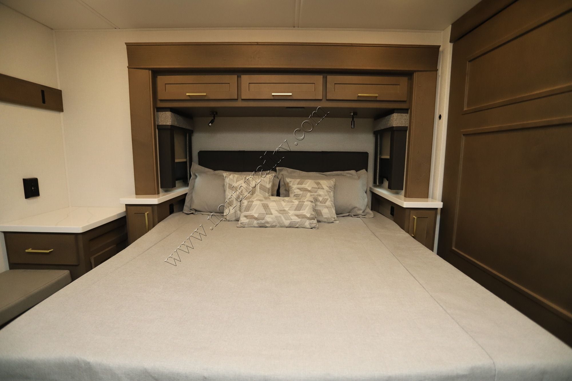 New 2027 Renegade Rv Valencia 39FW Super C  For Sale