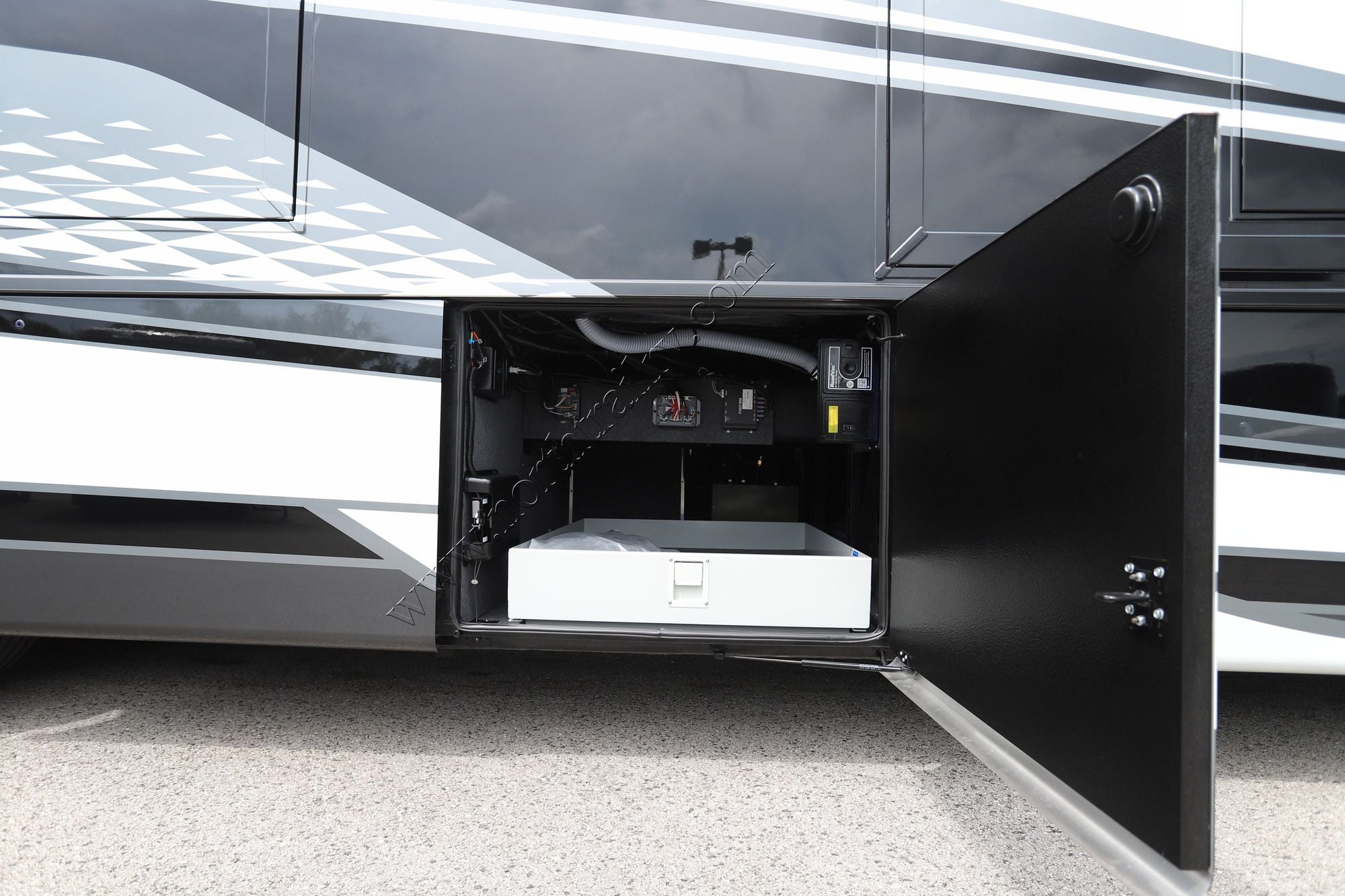 New 2027 Newmar Essex 4551 Class A  For Sale