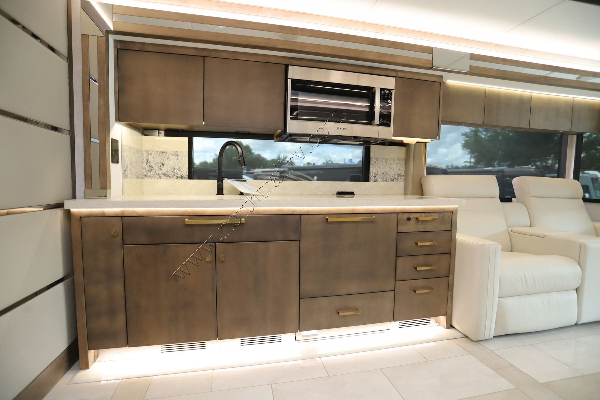 New 2027 Tiffin Motor Homes Zephyr 45PZ Class A  For Sale