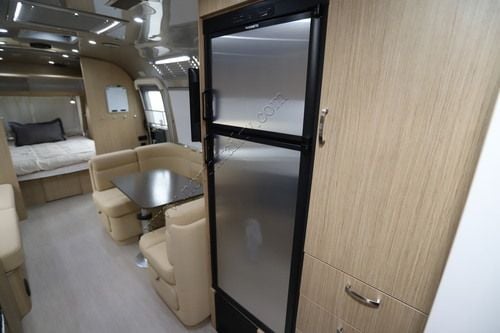 2017 Airstream Flying Cloud 30B