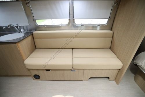 2017 Airstream Flying Cloud 30B
