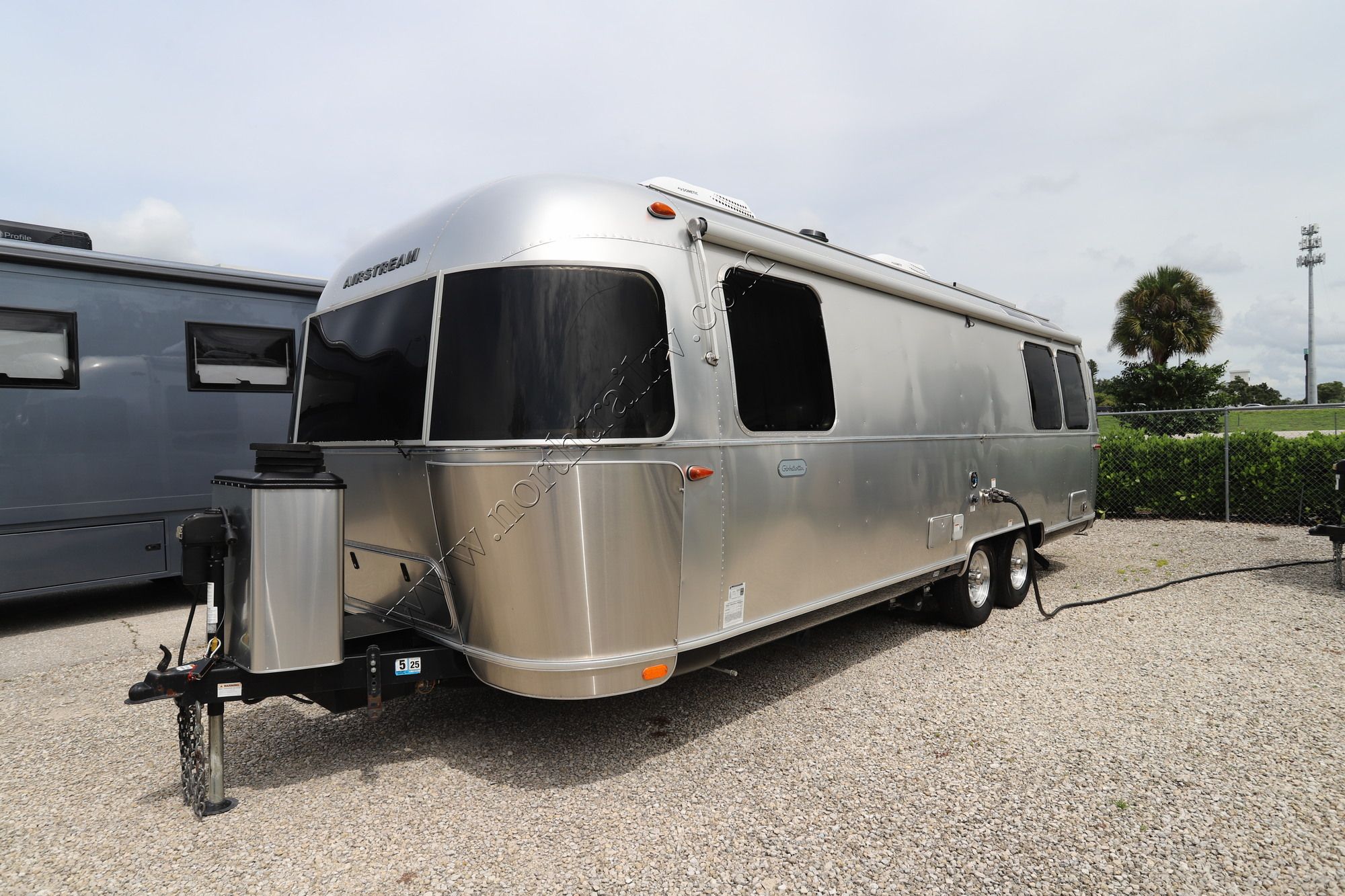Used 2022 Airstream Globetrotter 27FBQ Travel Trailer  For Sale