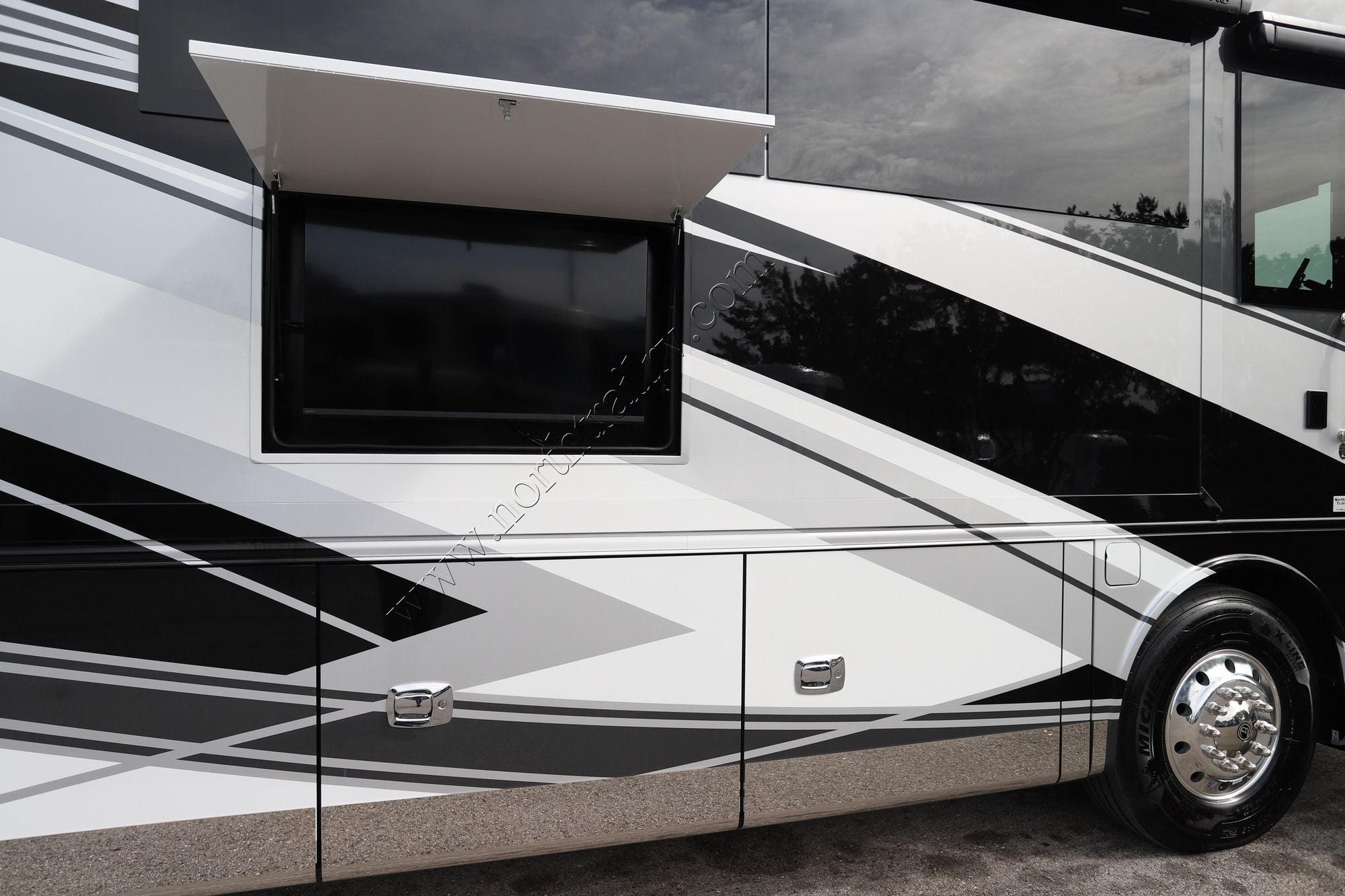 New 2027 Tiffin Motor Homes Allegro Bus 40IP Class A  For Sale