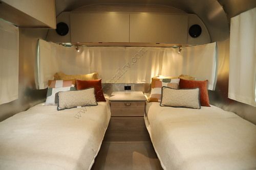 2027 Airstream Flying Cloud 25FB