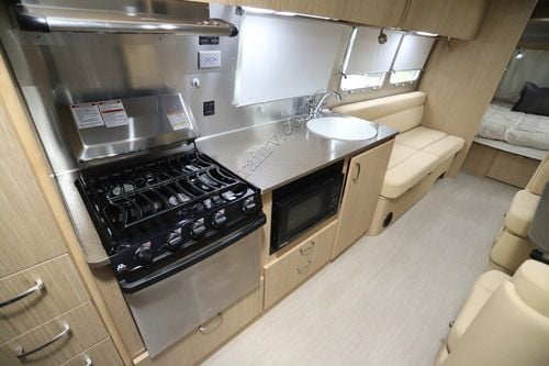 2017 Airstream Flying Cloud 30B
