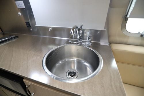 2017 Airstream Flying Cloud 30B