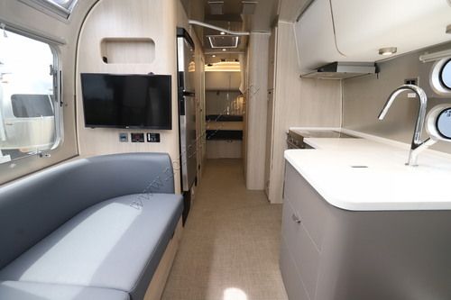 2022 Airstream Globetrotter 27FBQ Travel Trailer