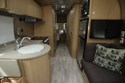 2019 Airstream Flying Cloud 25RBT