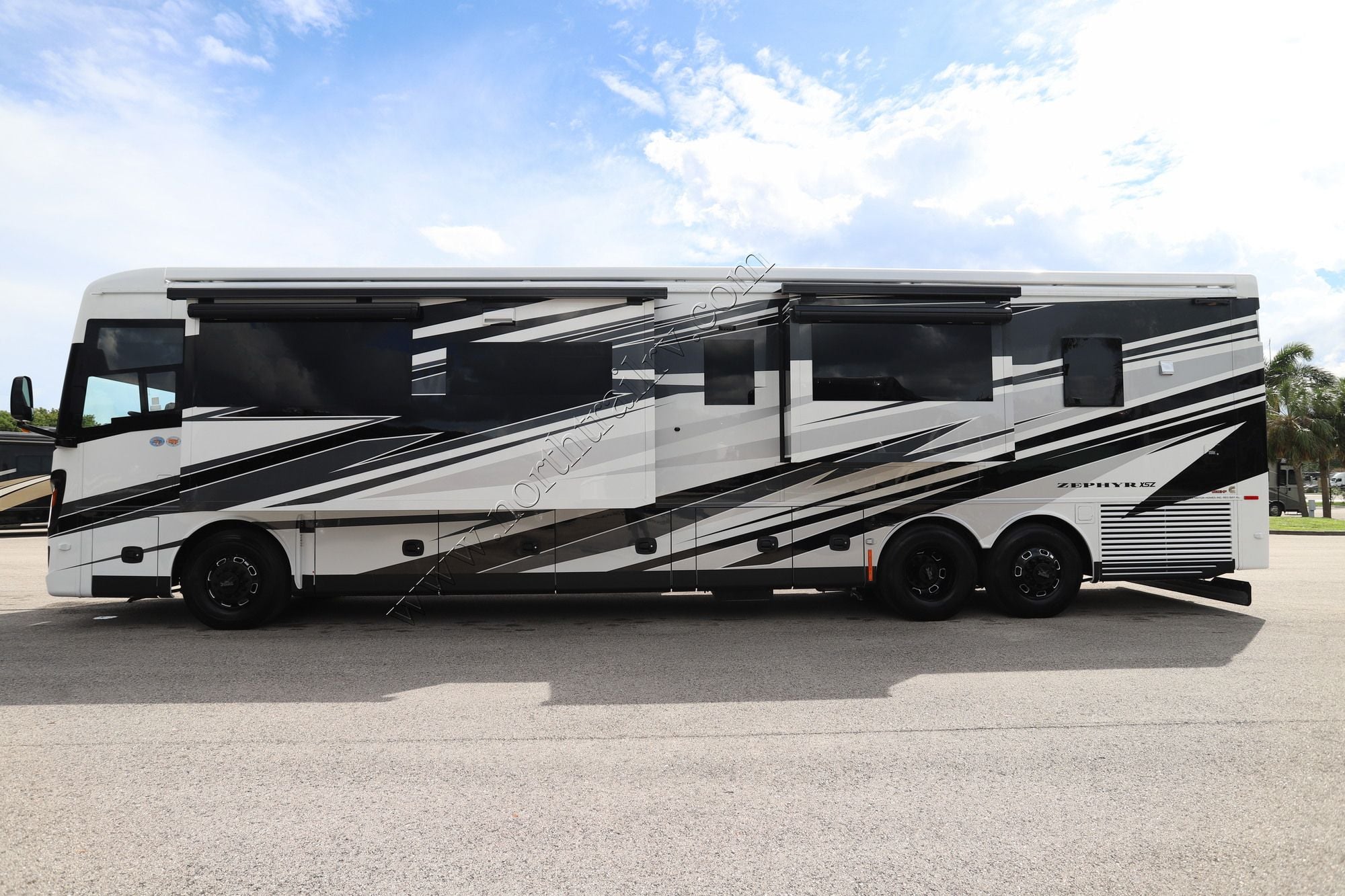New 2027 Tiffin Motor Homes Zephyr 45PZ Class A  For Sale
