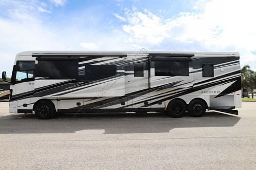 2027 Tiffin Motor Homes Zephyr 45PZ