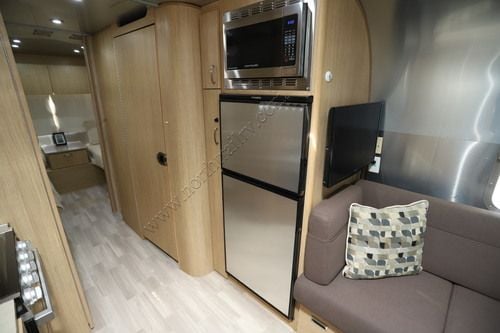 2019 Airstream Flying Cloud 25RBT