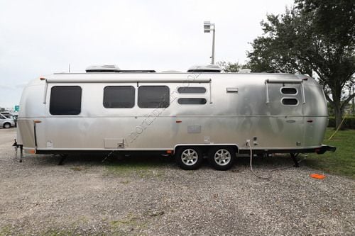 2017 Airstream Flying Cloud 30B