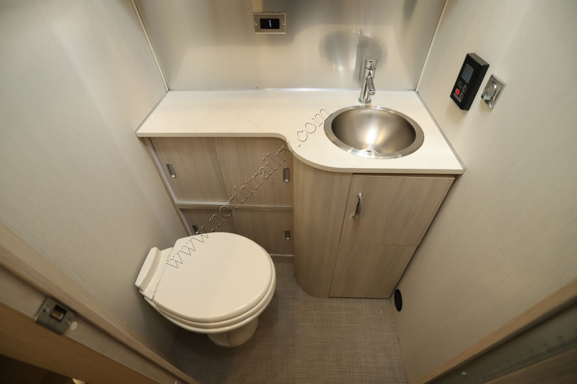 Used 2022 Airstream Globetrotter 27FBQ Travel Trailer  For Sale