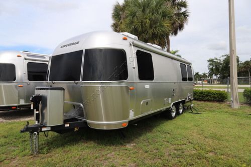 2027 Airstream Flying Cloud 25FB