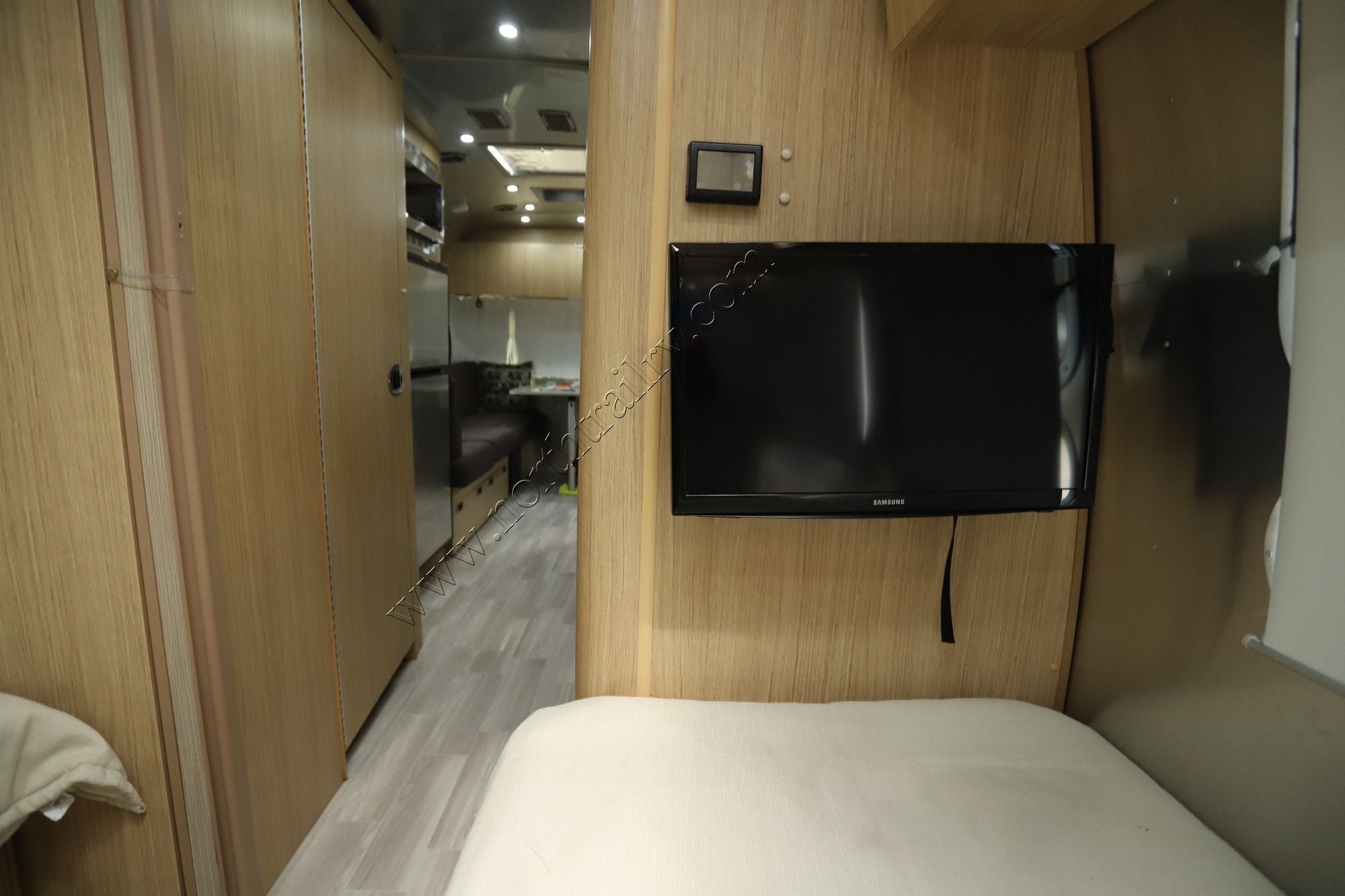 Used 2019 Airstream Flying Cloud 25RBT Travel Trailer  For Sale