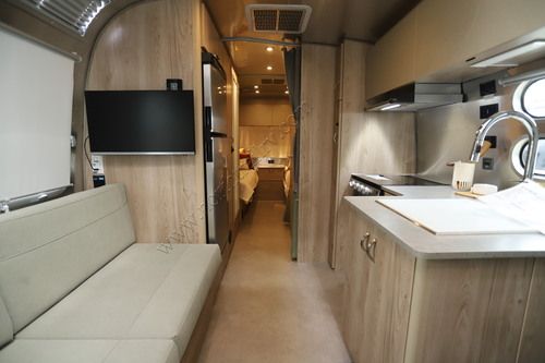 2027 Airstream Flying Cloud 25FB