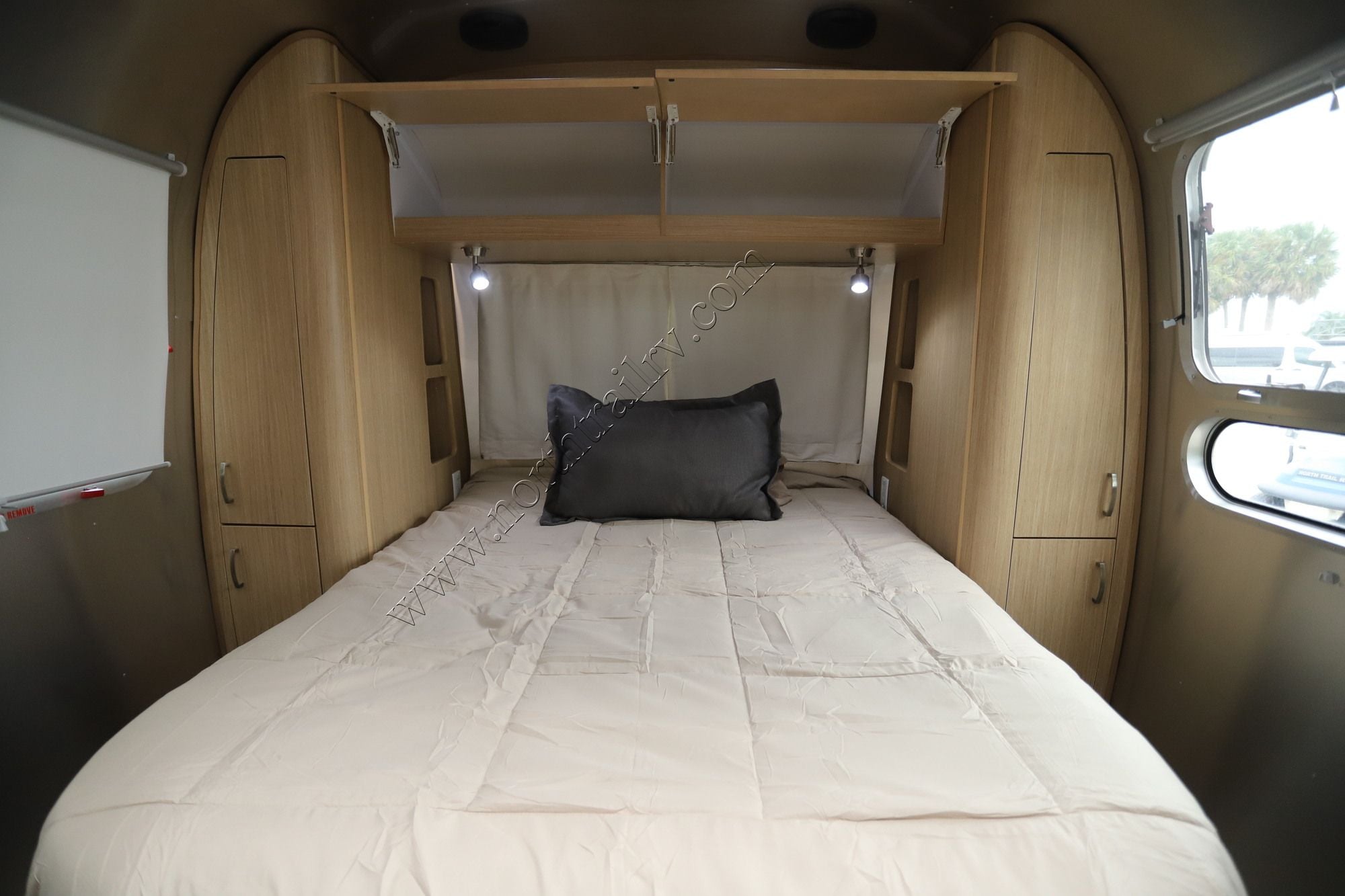 2017 Airstream Flying Cloud 30B Travel Trailer Used  For Sale