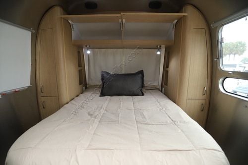 2017 Airstream Flying Cloud 30B