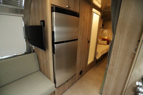 2027 Airstream Flying Cloud 25FB