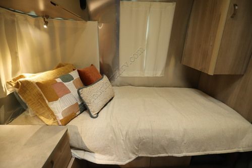 2027 Airstream Flying Cloud 25FB