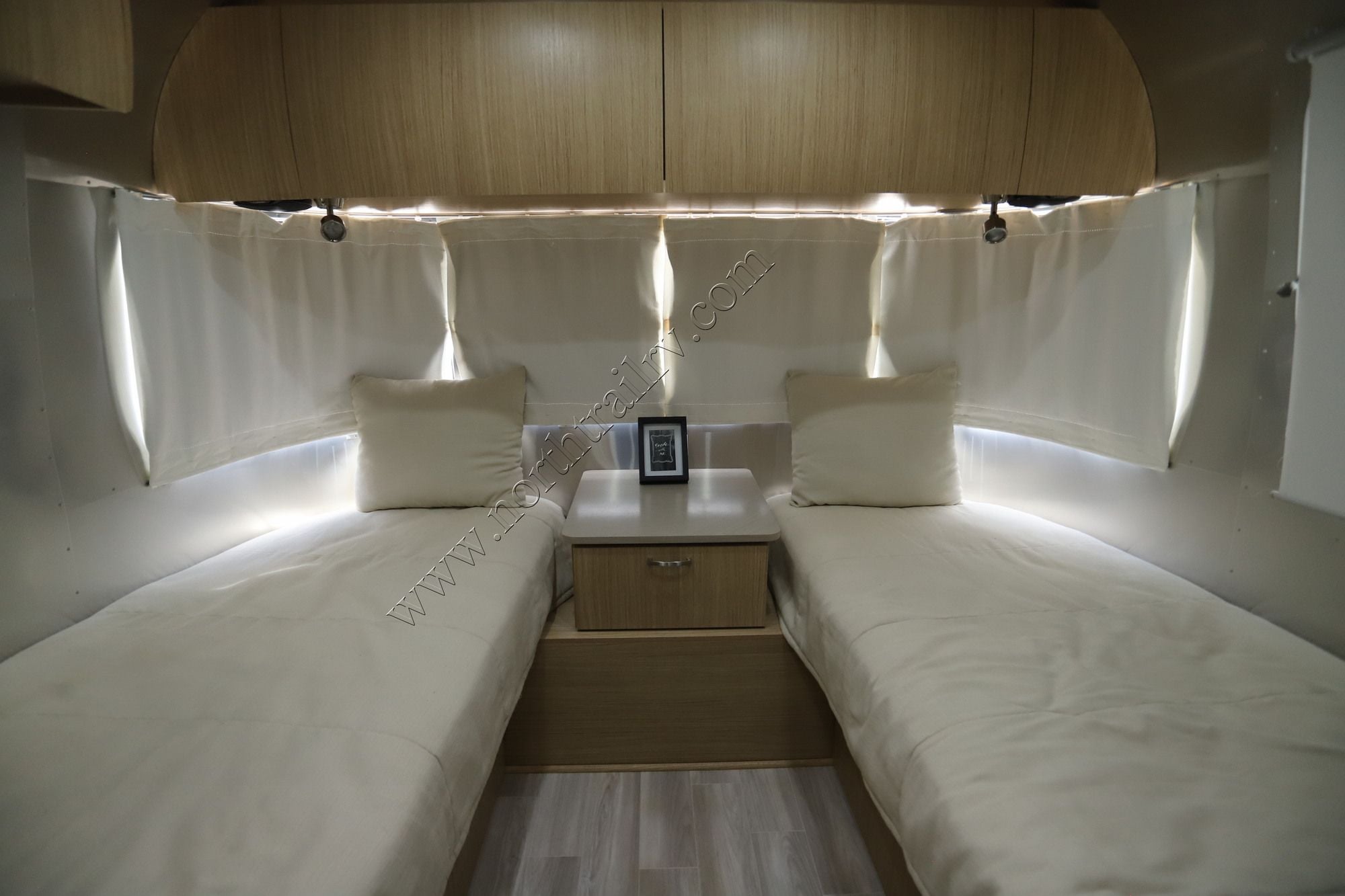Used 2019 Airstream Flying Cloud 25RBT Travel Trailer  For Sale