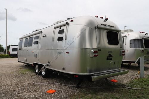 2017 Airstream Flying Cloud 30B