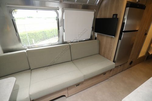 2027 Airstream Flying Cloud 25FB