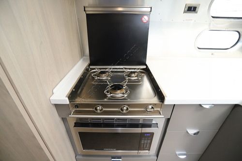 2022 Airstream Globetrotter 27FBQ Travel Trailer