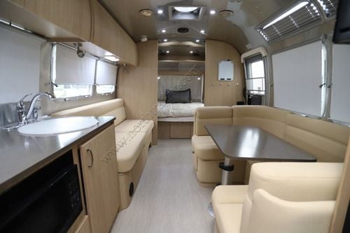 2017 Airstream Flying Cloud 30B